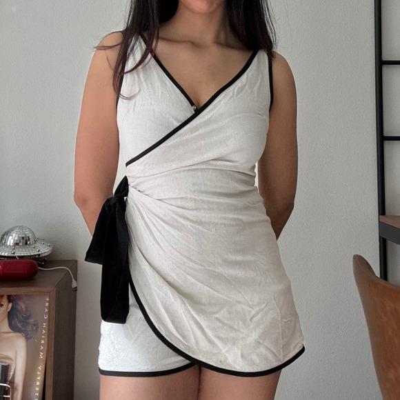 SHEIN Linen Blend Wrap Front Romper Cream Black Contrast Trim Size 6 M - Picture 2 of 8